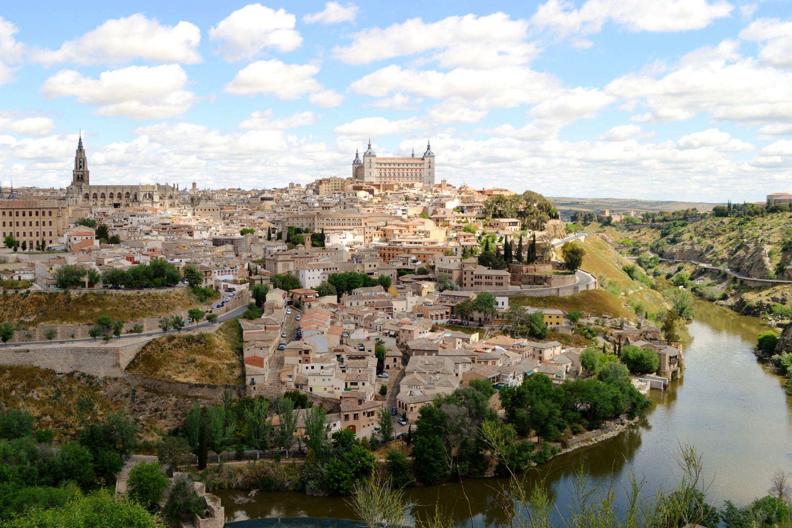 LUXURY VILLAS AND APARTMENTS FOR SALE ALONG THE RIVER TAGUS, SPAIN AND PORTUGAL